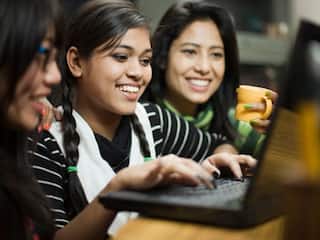 Scholarship:ரூ.50,000 உதவித்தொகை: மாணவர்கள் உயர் கல்வி பெற தமிழக அரசின் சூப்பர் திட்டம்! எப்படி விண்ணப்பிப்பது?