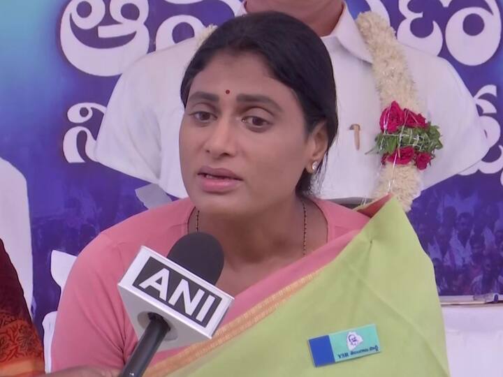 YS Sharmila Booked For Alleged Inappropriate Remarks Against Mahabubabad MLA, BRS Followers Stage Protest YS Sharmila Booked For Alleged Inappropriate Remarks Against Mahabubabad MLA, BRS Followers Stage Protest