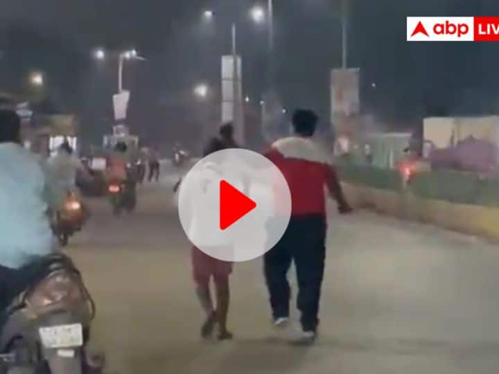 Watch Raipur Viral video accused caught on camera dragging a minor hair at gunpoint Chhattisgarh ANN Raipur: हथियार की नोंक पर नाबालिग से बद्तमीजी, बालों से खींचकर घसीटा