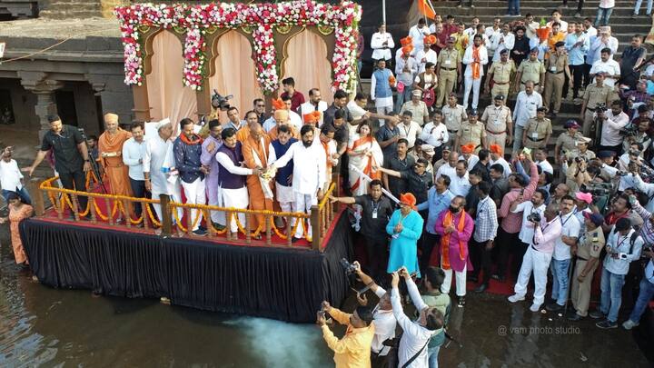 पर्यावरण, शेती, अध्यात्म, सामाजिक, आर्थिक, राजकीय, उद्योग, शिक्षण, कला, क्रीडा आणि सांस्कृतिक यासह सर्व क्षेत्रांतील दिग्गज व्यक्तींची सुमंगलम पंचमहाभूत लोकोत्सवात उपस्थिती असेल.