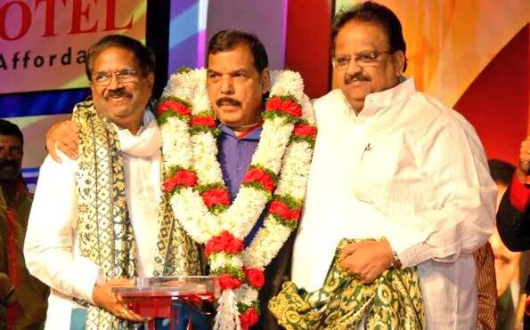 2011 ஆம் ஆண்டில் திடீரென பக்கவாத நோயால் பாதிக்கப்பட்டார் மலேசியா வாசுதேவன்.