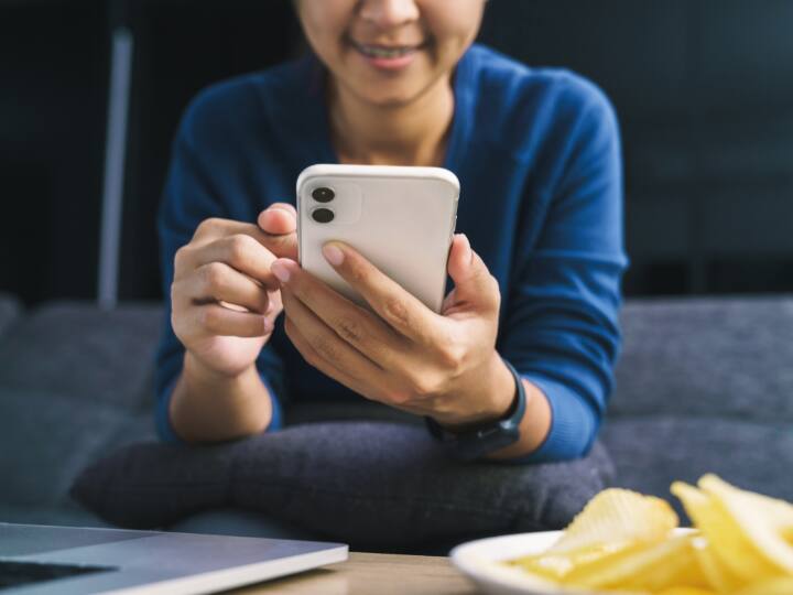 एयरटेल के 839 रुपये के प्लान में  2GB डेटा, 999 रुपये के प्लान में 2.5GB डेली डेटा 84 दिनों के लिए ग्राहकों को मिलता है. इसी तरह 2,999 रुपये के प्लान में 2GB डेटा साल भर की वैधता के साथ मिलता है. इन प्लान्स में से कुछ के साथ कंपनी आपको OTT का लाभ भी देती है.