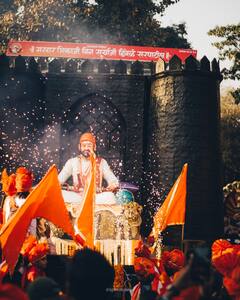 Pune Shivaji Jayanti 2023: 'वीर शिवाजी' के नारों से गूंजा पुणे शहर, शनिवार वाडा में निकाली गई भव्य झांकी, आप भी देखें तस्वीरें