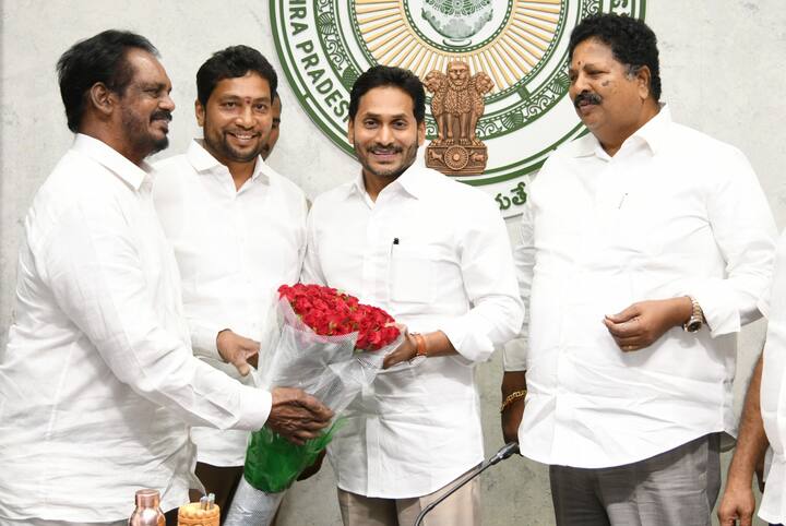సీఎం జగన్ ను కలిసిన మ్మెల్సీ అభ్యర్థి కుడుపూడి సూర్యనారాయణ