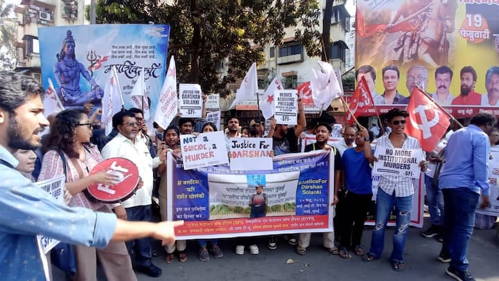 या प्रकरणात अॅट्रॉसिटी अॅक्ट अंतर्गत दोषींविरोधात गुन्हा दाखल करण्यात यावा अशी मागणी करण्यात आली होती.