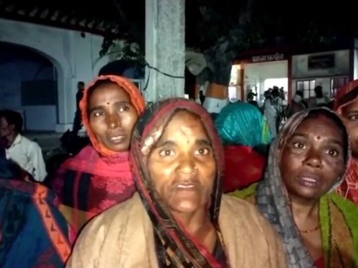 Auraiya News: औरैया पुलिस के एक और कारनामे ने उड़ाया होश, थाने का घेराव कर गांव वालों ने लगाया बड़ा आरोप Auraiya Uttar Pradesh Villagers and women gherao police station accusing police of filing false gangrape case ANN Auraiya News: औरैया पुलिस के एक और कारनामे ने उड़ाया होश, थाने का घेराव कर गांव वालों ने लगाया बड़ा आरोप