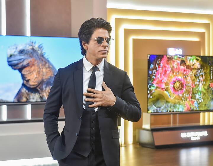 शाहरुखचा पठाण चित्रपट हा आदित्य चोप्राच्या (Aditya Chopra) स्पाय युनिव्हर्समधील एक चित्रपट आहे.