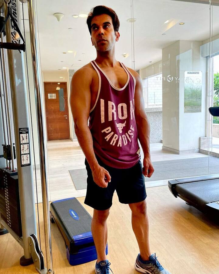 राजकुमार राव फिटनेस फ्रीक है. यही वजह है उन्होंने घर के एक एरिया में जिम भी बनाया हुआ है.