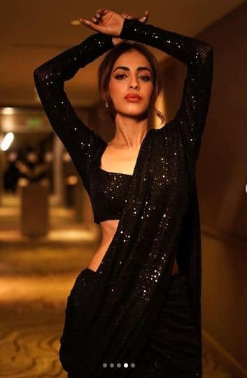 ਇਨ੍ਹਾਂ ਤਸਵੀਰਾਂ 'ਚ ਵੱਖ-ਵੱਖ ਪੋਜ਼ ਦਿੰਦੇ ਹੋਏ ਪ੍ਰਿਆ ਬੈਨਰਜੀ ਕਾਫੀ ਹੌਟ ਫੋਟੋਜ਼ ਕਲਿੱਕ ਕਰਵਾ ਰਹੀ ਹੈ।