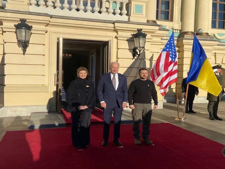 US President Joe Biden On Surprise Visit To Kyiv Ahead Russia Ukraine War One Year Joe Biden Visit To Kyiv :  मोठी बातमी! अमेरिकेचे राष्ट्राध्यक्ष बायडन युक्रेनमध्ये, पुतीन यांना ठणकावले