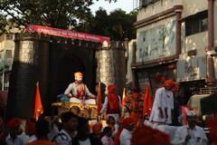 Pune Shivaji Jayanti 2023: 'वीर शिवाजी' के नारों से गूंजा पुणे शहर, शनिवार वाडा में निकाली गई भव्य झांकी, आप भी देखें तस्वीरें