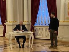 Joe Biden Visit Ukraine: एयर स्‍ट्राइक के सायरन के बीच जान हथेली पर रखकर कैसे कीव पहुंचे जो बाइडेन, देखते रहें पुतिन