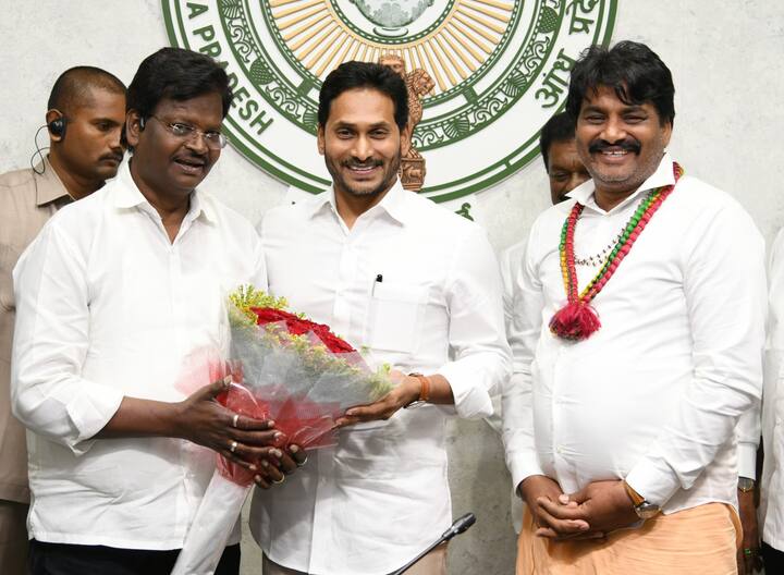 సీఎం జగన్ ను కలిసిన ఎమ్మెల్సీ అభ్యర్థి సిపాయి సుబ్రమణ్యం
