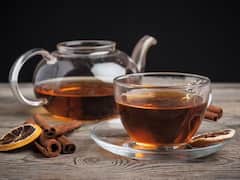 काली चाय को बालों पर इस तरह से लगा लीजिए, बन जायेंगे एकदम शाइनी और स्मूथ