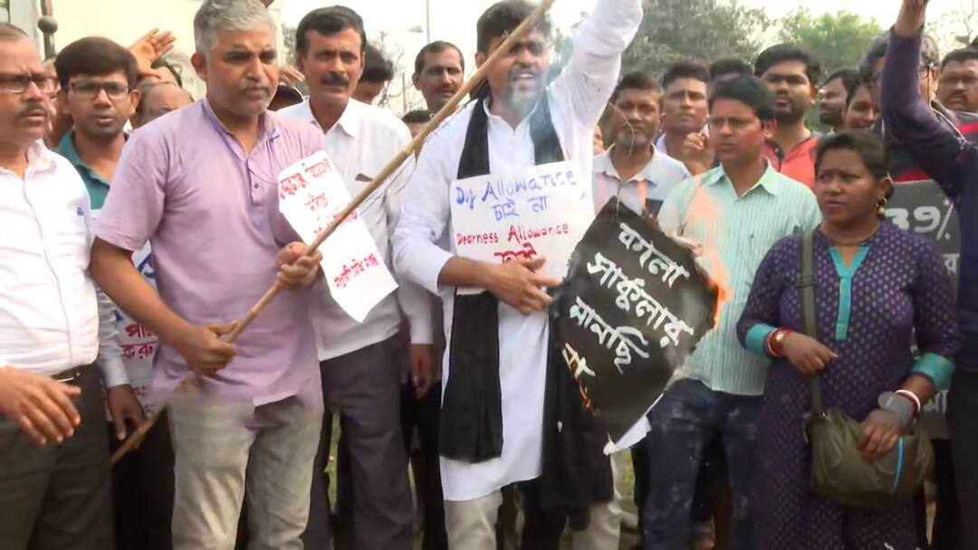 Despite the warning of the state government, the state government employees are adamant about the decision to strike for 48 hours State Government Employee Protest: রাজ্য সরকারের হুঁশিয়ারি সত্ত্বেও ৪৮ ঘণ্টা কর্মবিরতির সিদ্ধান্তে অনড় রাজ্য সরকারি কর্মীরা