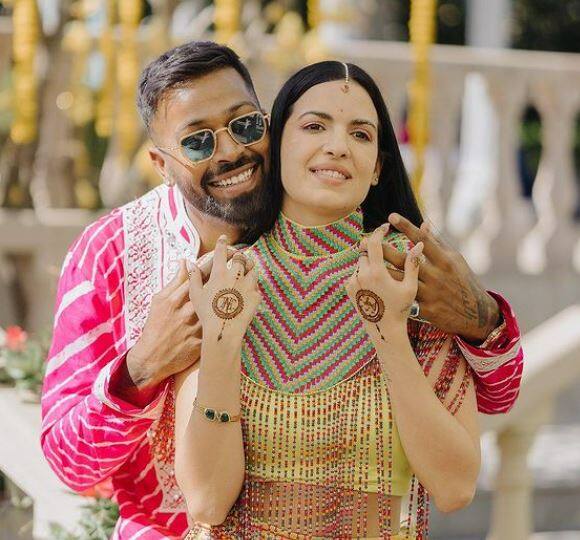 Hardik Pandya Pics: લગ્ન બાદ હાર્દિક-નતાશાની મહેંદી તસવીરો સામે આવી, જુઓ આ કપલની શાનદાર તસવીરો