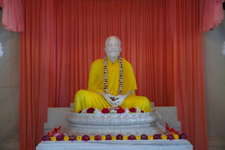 শ্রীরামকৃষ্ণদেবের ১৮৮ তম জন্মতিথি। রাজ্যজুড়ে সারম্বরে পালিত হবে এই বিশেষ দিন। বেলুড় মঠ, হুগলী জেলার কামারপুকুরে বিশেষ উৎসবের আয়োজন করা হয়েছে। ছবি সৌজন্যে- বেলুড় মঠের আর্কাইভ