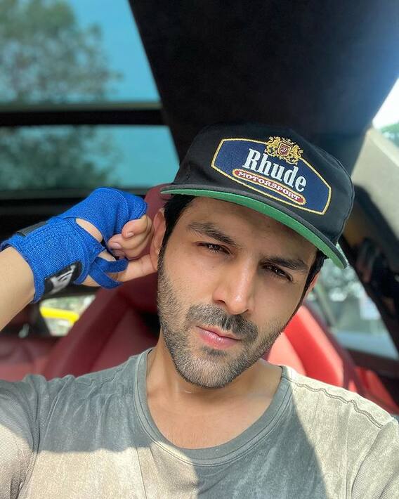 एक्टर कार्तिक आर्यन यूं ही नहीं दिखते इतने फिट और स्मार्ट, इतना स्ट्रिक्ट है उनका  रूटीन