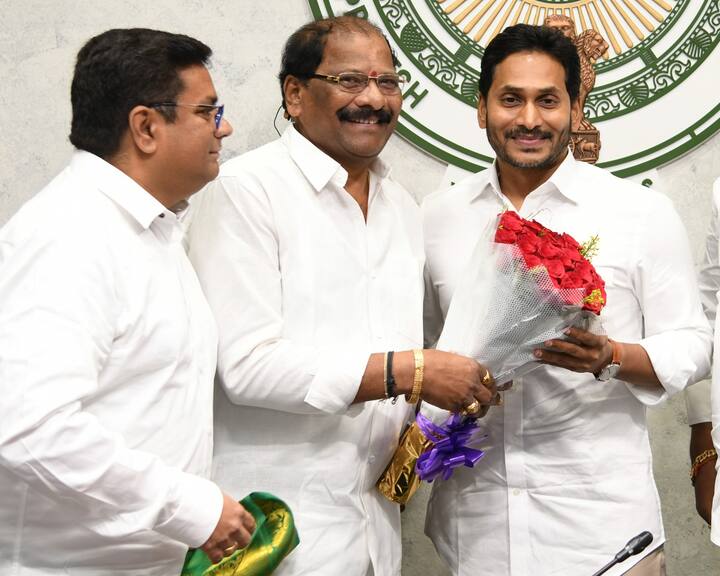 సీఎం జగన్ ను కలిసిన ఎమ్మెల్సీ అభ్యర్థి నర్తు రామారావు