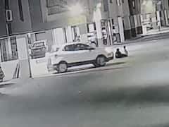 మొన్న తండ్రి మృతి - నేడు కుమారుడిని ఢీకొన్న కారు, పరిస్థితి విషమం 