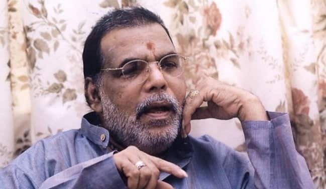 ஜி.கே.வெங்கடேஷ் இசையில் பொல்லாத உலகில் ஒரு போராட்டம் படத்தில் ‛பாலு விக்கிற பத்தம்மா...’ என்ற பாடலை பாடினார். இதுவே அவரின் முதல் பாடலாகும்.