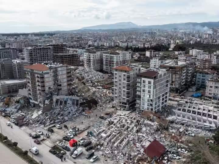 Turkey Earthquake New 6.4 magnitude quake hits southern Turkey official Turkiye Earthquake : तुर्कीएमध्ये पुन्हा भूकंपाचे धक्के; 6.4 रिश्टर स्केल तीव्रता, काही इमारती कोसळल्या