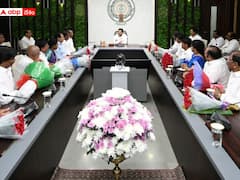 YSRCP MLC Candidates: సీఎం జగన్ ను కలిసిన ఎమ్మెల్సీ అభ్యర్థులు, వైసీపీ ఛాన్స్ ఇచ్చింది వీరికే