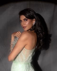 Jacqueline Fernandez Photos: લાઈટ ગ્રીન ગાઉનમાં જેકલીન ફર્નાન્ડિસનો આગવો ઠાઠ
