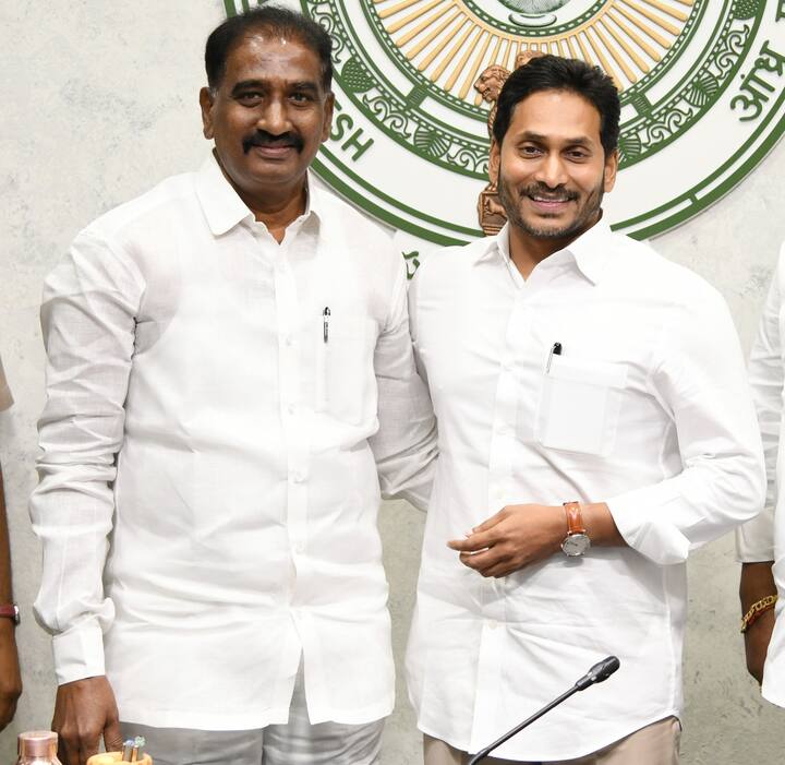 సీఎం జగన్ ను కలిసిన ఎమ్మెల్సీ అభ్యర్థి మర్రి రాజశేఖర్...