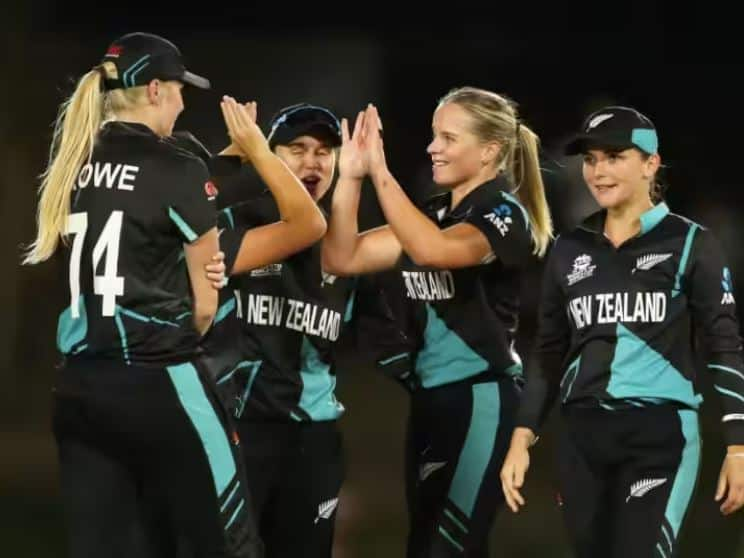 women t20 world cup 2023 new zealand beat sri lanka by 102 runs amelia kerr scored fifty Women's T20 World Cup: ਸੈਮੀਫਾਈਨਲ 'ਚ ਨਿਊਜ਼ੀਲੈਂਡ ਦਾ ਜਾਣਾ ਲਗਭਗ ਤੈਅ ! ਸ਼੍ਰੀਲੰਕਾ ਨੂੰ 102 ਦੌੜਾਂ ਨਾਲ ਦਿੱਤੀ ਕਰਾਰੀ ਹਾਰ