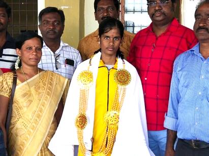 Villupuram student who won gold medal in athletics TNN தடகள போட்டியில்  100 மீட்டரை 1 நிமிடம் 02 வினாடியில் கடந்து தங்கப் பதக்கம்  - விழுப்புரம் மாணவி அசத்தல்