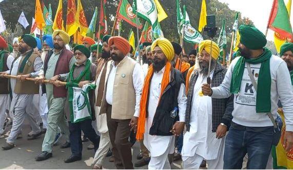 sanyukat Kisan Morcha announced its support for insaf morcha ਸੰਯੁਕਤ ਕਿਸਾਨ ਮੋਰਚਾ ਵੱਲੋਂ ਕੌਮੀ ਇਨਸਾਫ਼ ਮੋਰਚੇ ਦੀ ਹਮਾਇਤ ਦਾ ਐਲਾਨ, ਬੰਦੀ ਸਿੰਘਾਂ ਦੀ ਰਿਹਾਈ ਦਾ ਮਸਲਾ ਭਖਿਆ