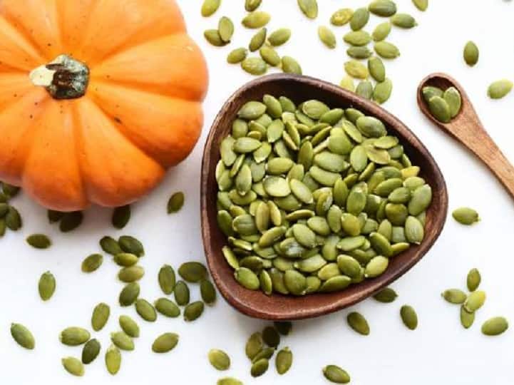 4 healthy bedtime snacks for people with thyroid disease Thyroid Snack: தேங்காய்.. பூசணி, சியா விதைகள்.. தைராய்டு பிரச்சனை இருக்கா? உங்களுக்கான முக்கிய உணவுகள்..