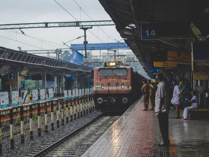 Holi Special Trains 2023 List Indian Railways Announces Festive Special Trains Check Full List Holi Special Trains 2023: यूपी-बिहार के लिए चलाई जाएंगी 16 होली स्पेशल ट्रेनें, रेलवे ने जारी की लिस्ट 