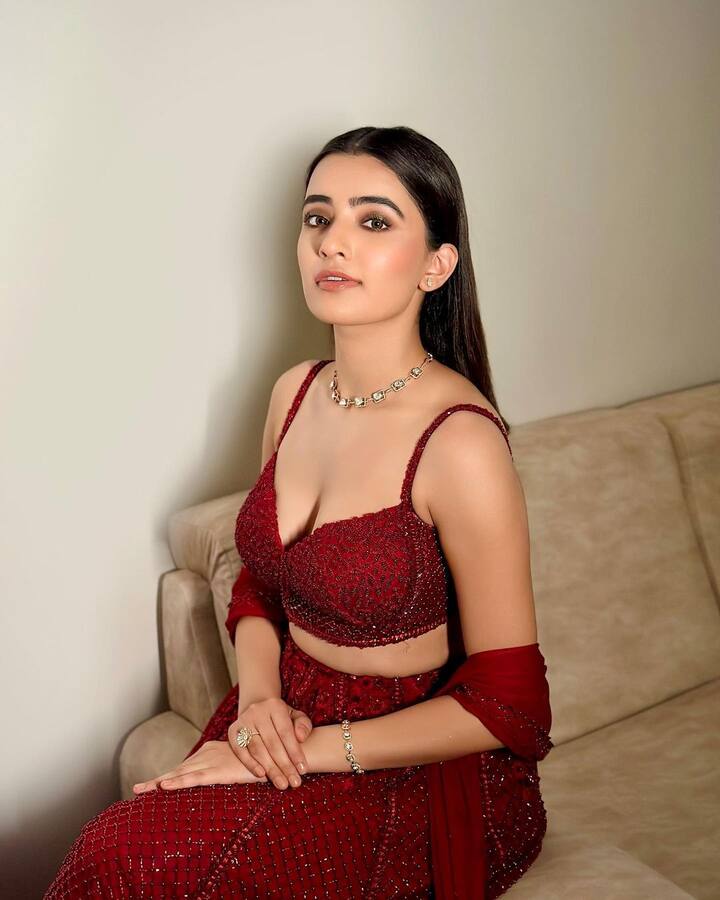 రుక్షర్ థిల్లాన్ అందమైన ఫోటోలు -Image Credit: Rukshaar Dhillon/Instagram