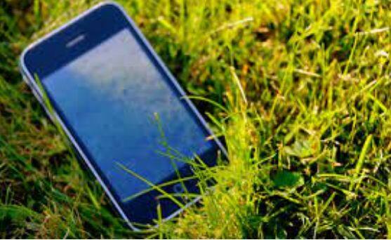 ਸਭ ਤੋਂ ਪਹਿਲਾਂ ਇਹ ਕਰੋ ਕੰਮ : ਜੇ ਤੁਹਾਡਾ ਮੋਬਾਈਲ ਚੋਰੀ ਜਾਂ ਗੁੰਮ ਹੋ ਜਾਂਦਾ ਹੈ ਤਾਂ ਸਭ ਤੋਂ ਪਹਿਲਾਂ ਆਪਣੇ ਮੋਬਾਈਲ ਦੀ ਸੂਚਨਾ ਪੁਲਿਸ ਨੂੰ ਦਿਓ। ਤਾਂ ਜੋ ਜੇਕਰ ਤੁਹਾਡੇ ਮੋਬਾਈਲ ਦੀ ਕਿਸੇ ਵੀ ਤਰ੍ਹਾਂ ਦੁਰਵਰਤੋਂ ਹੁੰਦੀ ਹੈ ਤਾਂ ਤੁਸੀਂ ਪੁਲਿਸ ਦੀ ਕਾਰਵਾਈ ਤੋਂ ਬਚ ਸਕੋ। ਜਦੋਂ ਮੋਬਾਈਲ ਚਾਲੂ (on) ਹੁੰਦਾ ਹੈ, ਤਾਂ ਇਸ ਨੂੰ ਟਰੈਕ ਕਰਨ ਲਈ ਘੱਟ ਮਿਹਨਤ ਕਰਨੀ ਪੈਂਦੀ ਹੈ।