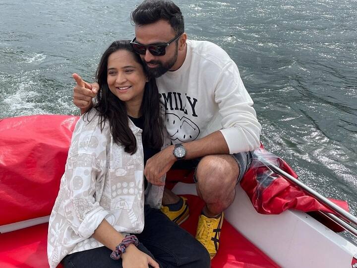 रिनी सोशल मीडिया पर काफी एक्टिव रहती हैं. उनकी तस्वीरों से लगता है कि वह घूमने-फिरने की खूब शौकीन हैं.
