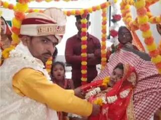 Amazing News: ਹਸਪਤਾਲ ਦੇ ਬੈੱਡ 'ਤੇ ਬਣਿਆ ਮੰਡਪ, ਪੰਡਿਤ ਨੇ ਪੜ੍ਹੇ ਮੰਤਰ, ਅਨੋਖਾ ਵਿਆਹ ਹੋਇਆ ਵਾਇਰਲ!