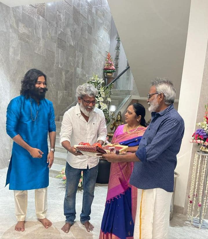 Dhanush New Dream House Housewarming Ceremony Inside Photos With Parents Dhanush: માતા-પિતાને ધનુષે ભેટમાં આપ્યું આલીશાન ઘર, ચેન્નાઈના આ ઘરની કિંમત જાણીને તમે ચોંકી જશો.