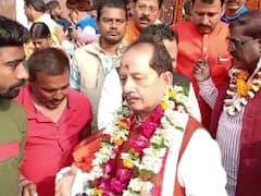 विजय कुमार सिन्हा बिहार सरकार के लिए प्रार्थना करने पहुंचे मंदिर, अब इस मुद्दे पर साधा निशाना