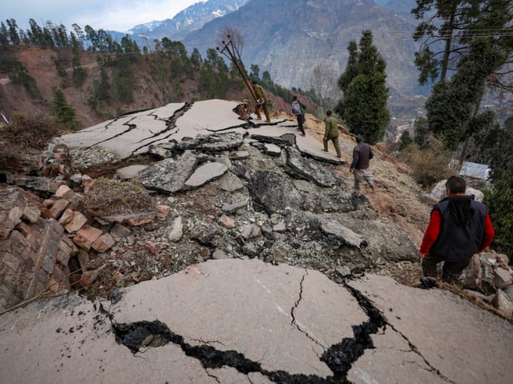 jammu kashmir ramban sinking 3 more houses damaged 16 families shifted Ramban Sinking: ਜੰਮੂ-ਕਸ਼ਮੀਰ ਦੇ ਰਾਮਬਨ 'ਚ ਜ਼ਮੀਨ ਖਿਸਕਣ ਕਾਰਨ 3 ਹੋਰ ਮਕਾਨ ਨੁਕਸਾਨੇ, 16 ਪਰਿਵਾਰ ਬੇਘਰ