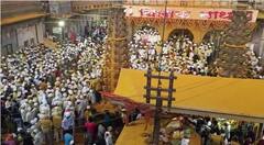 Somvati Amavasya 2023 : सोन्याची जेजुरी...यळकोट यळकोटचा जयघोष, भंडाऱ्याची उधळण; जेजुरी गडावर सोमवती यात्रा!