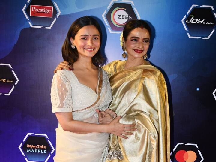 Alia is seen greeting and conversing to Rekha in one of the videos that have surfaced on Instagram. They were both beaming as they headed together to the red carpet and posed for the media. (Image Source: Manav Manglani)