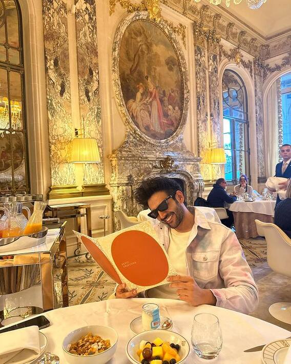 एक्टर कार्तिक आर्यन यूं ही नहीं दिखते इतने फिट और स्मार्ट, इतना स्ट्रिक्ट है उनका  रूटीन