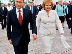 Putin EX Wife Lyudmila Ocheretnaya: रूसी राष्ट्रपति पुतिन की पूर्व पत्नी ल्यूडमिला को बेचना पड़ रहा है स्पेन और स्विजरलैंड का लग्जरी अपार्टमेंट, इमोशनल तस्वीरें वायरल