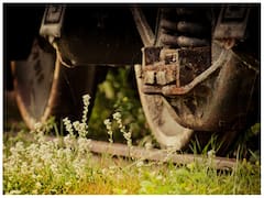 ट्रेन के एक पहिए का वजन कितना होता है? इंजन के पहियों में होता है ये अंतर