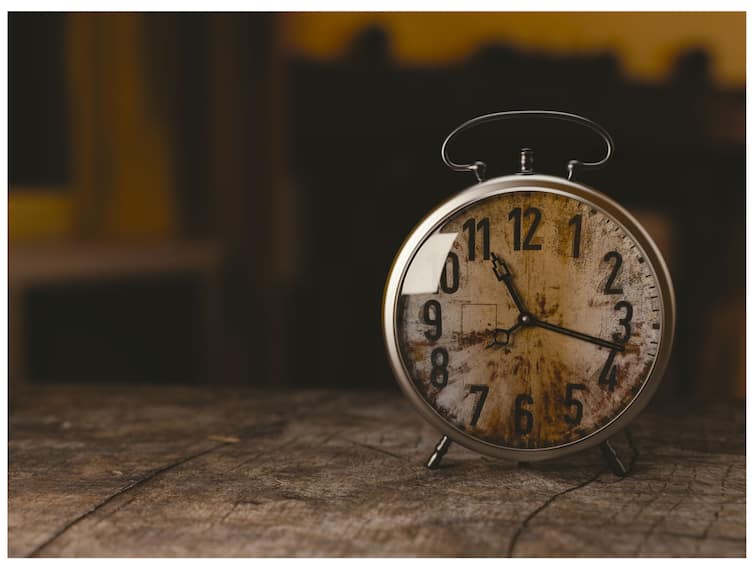 कभी सोचा है जब घड़ी नहीं थी तो लोग टाइम कैसे देखते थे? ये था तरीका How Did People See The Time Before The Invention Of The Clock Know Who Invented Clock कभी सोचा है जब घड़ी नहीं थी तो लोग टाइम कैसे देखते थे? ये था तरीका