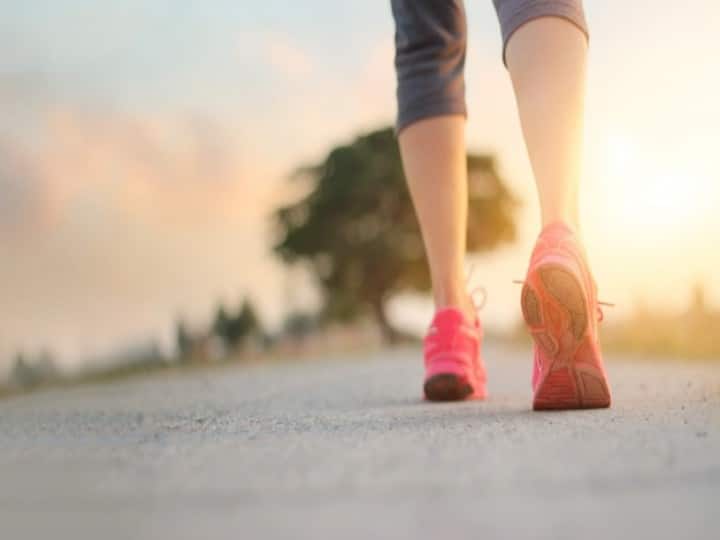 weight loss tips walking is the best for fitness it can help to reduce fat Weight Loss Tips: न जिम, न डाइटिंग, बस करनी होगी 10,000 स्टेप्स की ब्रिस्क वॉकिंग, देखते-देखते हो जाएगी मोटापे की छुट्टी