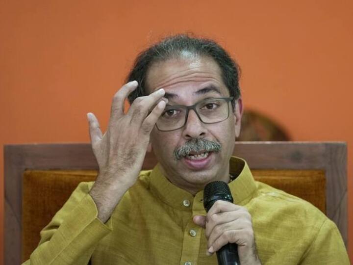 Nitish Kumar discussed with Uddhav Thackeray on phone losing Shiv Sena Symbol Shiv Sena Symbol: बिहार के इस बड़े नेता ने उद्धव ठाकरे को किया फोन, सियासी घटनाक्रम पर जताई चिंता