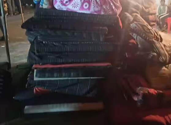 ਛੱਤੀਸਗੜ੍ਹ ਦੇ ਭਿਲਾਈ 'ਚ ਕਾਂਗਰਸੀ ਵਿਧਾਇਕ ਦੇਵੇਂਦਰ ਯਾਦਵ ਦੇ ਘਰ 'ਤੇ ਈਡੀ ਸਵੇਰ ਤੋਂ ਕਾਰਵਾਈ ਕਰ ਰਹੀ ਹੈ। ਦੇਵੇਂਦਰ ਯਾਦਵ ਵੀ ਘਰ ਦੇ ਅੰਦਰ ਹੀ ਹਨ। ਈਡੀ ਦੀ ਟੀਮ ਵੀ ਲਗਾਤਾਰ ਜਾਂਚ ਕਰ ਰਹੀ ਹੈ।